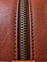 BROWN LEATHER TOILETRY BAG
